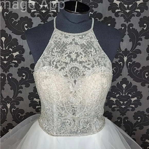 I’m selling my beautiful wedding gown. I’ve never felt as stunning as in this. - Picture 8 of 8